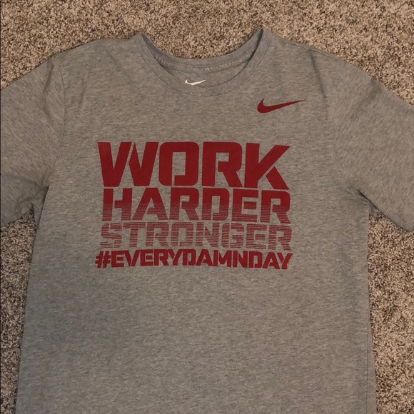Nike T-Shirt - Picture 2 of 4